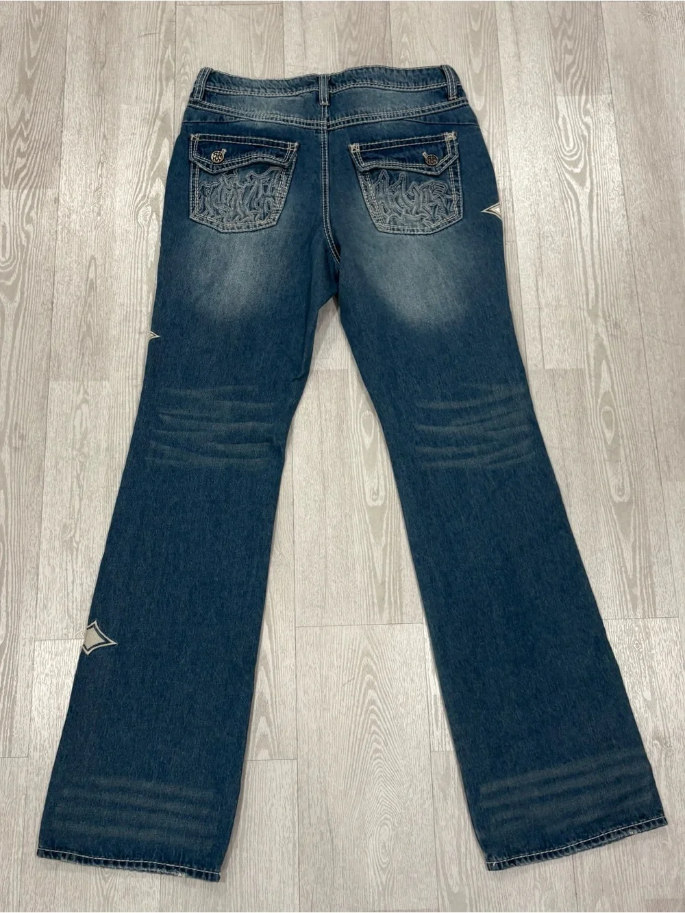 Defender Gothic Cross Applique Y2K Denim Jeans (Medium Wash / Distressed)